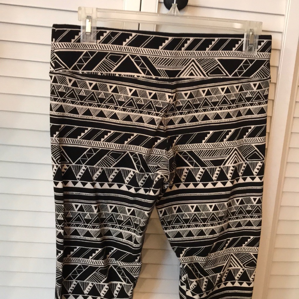 Victoria’s Secret Aztec Leggings - Picture 4 of 8